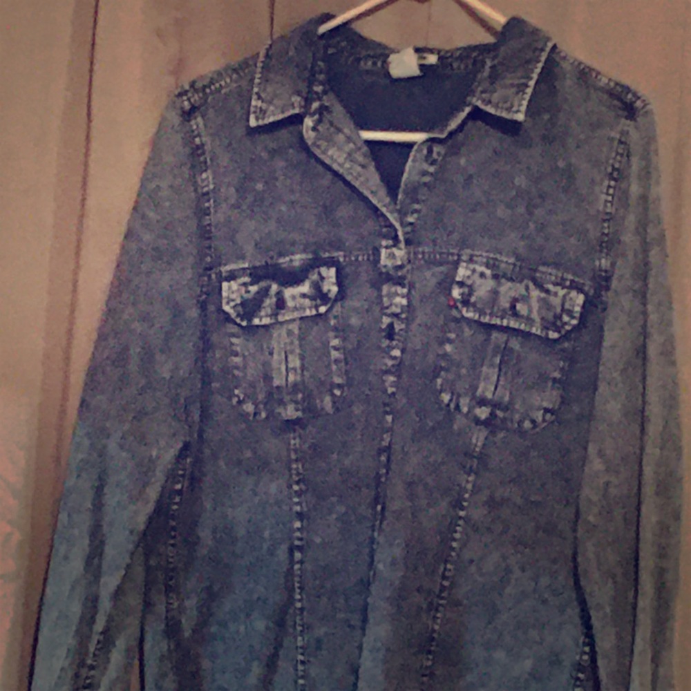 Levi’s slim fit denim button down